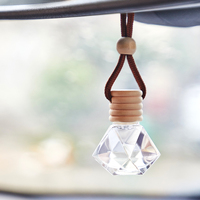 Parfum d'ambiance de luxe oriental à l'agarwood 8ml, flacon en verre diamanté avec bouchon en bois, longue durée, diffuseur de parfum pour voiture avec miroir suspendu