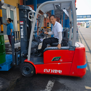 Carretilla elevadora certificada Ce 3 ruedas 2 toneladas 1.6ton <span class=keywords><strong>6000mm</strong></span> <span class=keywords><strong>Triplex</strong></span> <span class=keywords><strong>Full</strong></span> <span class=keywords><strong>Free</strong></span> <span class=keywords><strong>Mast</strong></span> Container <span class=keywords><strong>Mast</strong></span> Carretilla elevadora eléctrica - Product Image 1