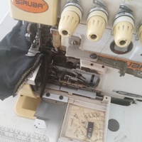 Machine à coudre d'occasion à surjet à quatre fils à double aiguille Siruba série 747 de bonne qualité