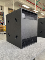 Boutum Q450D 650W RMS Caisson de basses actif portable de 18 pouces avec une sensibilité de 103 dB