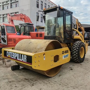Compacteur de sol vibrant d'occasion CAT CS-683E de 18,5 tonnes, certifié CE/EPA, à tambour unique, pour la construction routière - Product Image 1