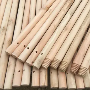 प्राकृतिक लकड़ी के ब्रश हैंडल टिकाऊ इनडोर/आउटडोर प्लास्टिक झाड़ू स्टिक होम ऑफिस बेडरूम के लिए पीईटी/पीपी झाड़ू हेड की विशेषता