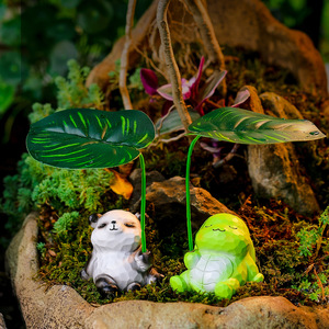 Ornement de jardin en résine, mignon dessin animé panda et grenouille avec parapluie, décoration extérieure pour balcon - Product Image 1