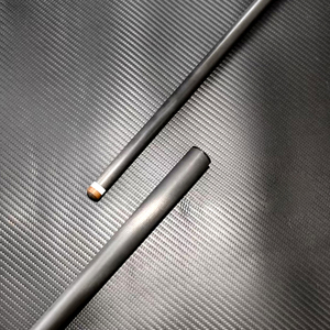 Queue de billard en fibre de carbone de qualité tournoi, pointe de 12,5 mm avec revêtement en cuir, légère, haute résistance, conception personnalisée OEM - Product Image 1