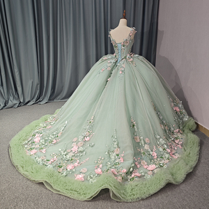 Robe de bal personnalisable en tulle vert herbe avec appliques en dentelle, élégante et raffinée, avec volants et coutures, modèle 1229-1 - Product Image 4