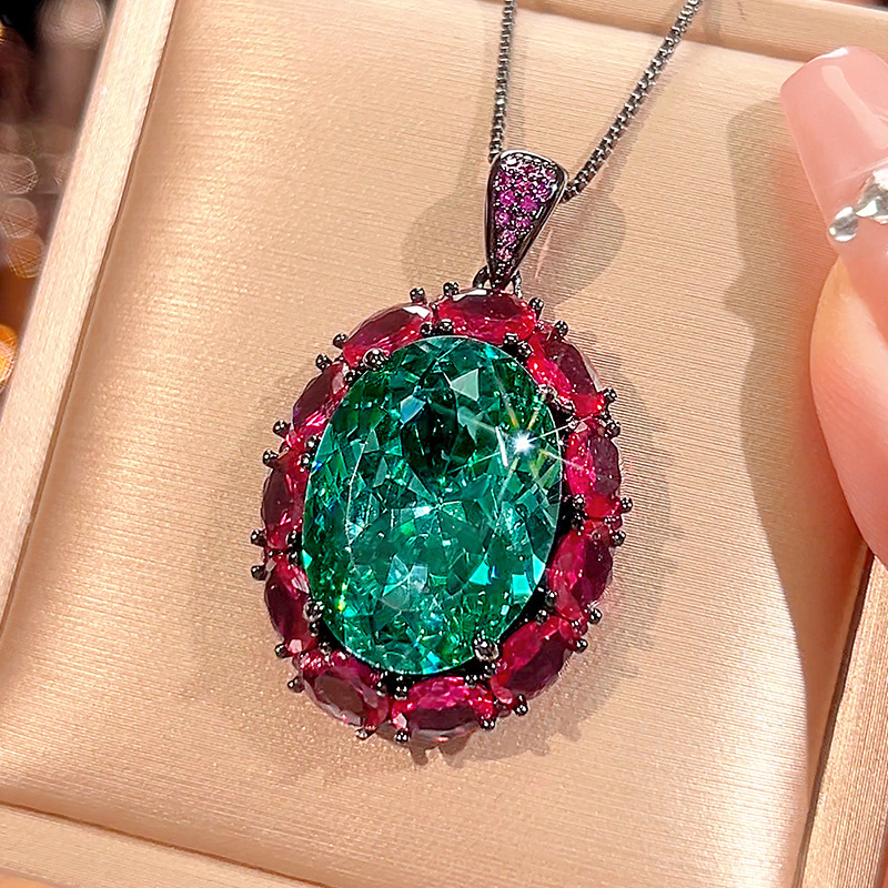Para green pendant with box chain