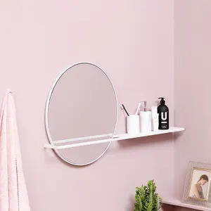 편리한 전시 및 저장을 위한 선반을 가진 현대 현대 목욕탕 벽 둥근 악센트 거울