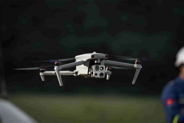 Remote Control 4K Camera IP43 Rating Thermal 20km Transmission 3D View Altitude Hold Expert Level