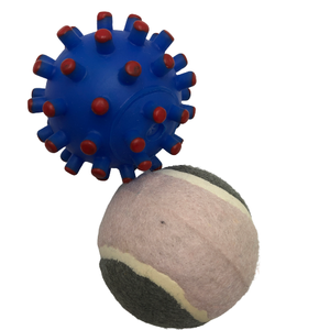 Распродажа, Экологичная интерактивная игрушка для домашних животных из натурального каучука с двумя мячиками - Product Image 1