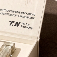 Boîte à parfum rigide de style livre blanc magnétique personnalisée de qualité supérieure avec un design écologique réutilisable pour l'emballage de parfums cosmétiques