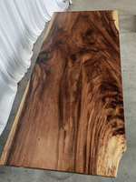 Comptoir en bois massif rustique sur mesure de grande taille avec bord naturel pour table ou plan de travail – Vente en gros