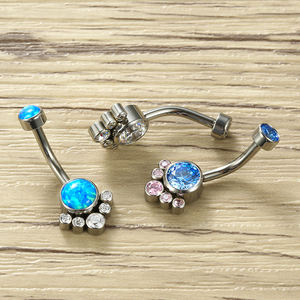 Piercing per Ombelico in Titanio ASTM F136 14G con Opale e Zirconi, Gioiello a Disco Arcuato con 5 CZ, Regalo Classico per Fidanzamento e Matrimonio - Product Image 3