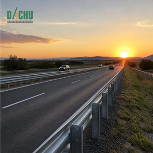 Barrière de sécurité routière avec poutre galvanisée, garde-corps ondulé en métal - Product Image 1