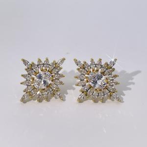 Boucles d'oreilles clous flocon de neige pour femmes, en laiton plaqué or, luxueuses, classiques et élégantes, de Tianyu Gems. - Product Image 2