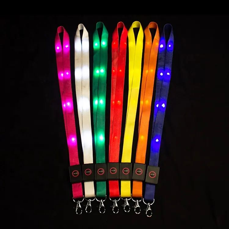 Led กระพริบขึ้นวัสดุไนลอนนำแสงขึ้นเชือกเส้นเล็กที่กำหนดเอง Lanyards