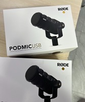 Microphone dynamique double connexion USB RODE PodMic avec traitement audio DSP intégré APHEX, préampli révolutionnaire à très faible bruit et à gain élevé