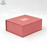 Boîte cadeau personnalisée de luxe en carton gris recyclable avec fermeture magnétique, doublée d'éponge, logo personnalisé en relief, finition mate/brillante, vente en gros