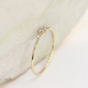 Anello Nuziale Minimalista, Elegante Gioiello da Dito per Donne, Stile Semplice - Product Image 1