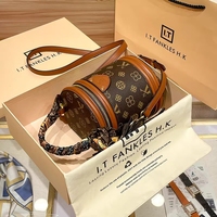 Sacs bandoulière imperméables en PVC de marque avec chaînes, sacs à l'épaule populaires avec fermetures éclair, vente en gros disponible