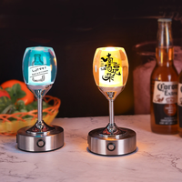 Lampe de table LED moderne en acrylique, en forme de coupe de champagne, lumière LED en verre pour décorations de fête