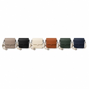 Sac bandoulière en cuir vegan, petit sac à rabat pour femme, bandoulière en sangle, logo personnalisé, cadeau - Product Image 6