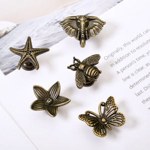 Tiradores y pomos para muebles de aleación de zinc con diseño novedoso, estilo europeo, bronce antiguo, con motivos de flor, abeja, estrella de mar y mariposa. - Product Image 4
