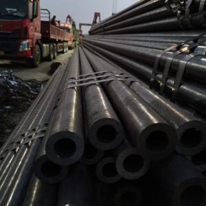 高品質API 5L ASTM A53 A525 Sch40 Gr B スケジュール80 黒色炭素鋼シームレスチューブ ERW溶接黒色丸鋼管 - Product Image 5