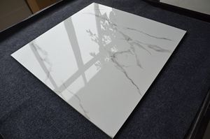 Luxuriöse Polierte Porzellanfliesen 60x60mm Rutschfest Umweltfreundlich Moderner Weißer Marmor Bodenbelag Steinoptik für Wohnbereich - Product Image 4