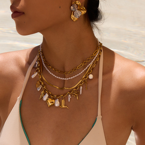 Collana J&<span class=keywords><strong>D</strong></span> in Acciaio Inox Placcato Oro 18K PVD con Perla Imitazione Peperoncino Rosso, <span class=keywords><strong>Nodo</strong></span> a Farfalla, <span class=keywords><strong>Amore</strong></span>, Pace, Uccello e Fiore - Product Image 1