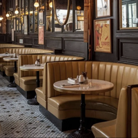 Ensemble de mobilier commercial moderne et durable pour l'hôtellerie : table de restaurant, chaises et banquettes en PU pour projets de café, bar et hôtel