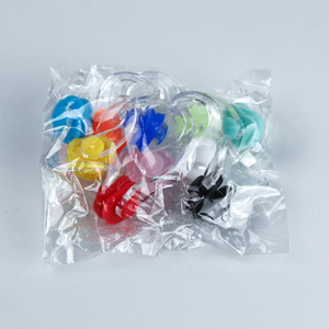Pinzas Nasales de Silicona, 10 Colores por Bolsa, Accesorios Suaves para Entrenamiento de Natación para Niños y Adultos - Product Image 1