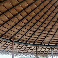 Matériau HDPE double couche imperméable, résistant à la chaleur, ignifuge, anti-âge et anti-UV pour toitures de villas, d'appartements et de complexes hôteliers en extérieur