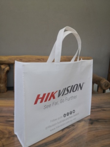 Customized Colored Recycled Laminated Non-Woven Shopping Carry Treasure Tote Pp Laminated Non Woven <b>Bags</b> With Logo for Festival - Product Image 2