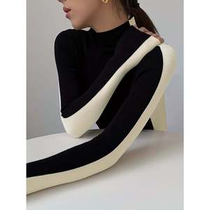 Pull à col montant bicolore noir et blanc pour femmes - Product Image 2