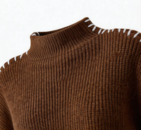 Pull-over décontracté pour femme à col montant en maille côtelée épaisse avec détails de surpiqûres contrastantes, coupe ample et courte, manches longues, blanc