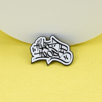 Broches personnalisées en émail, motif visage triste de dessin animé, épées croisées, logo créatif, épingles de revers en métal pour sacs à dos, chapeaux et vêtements