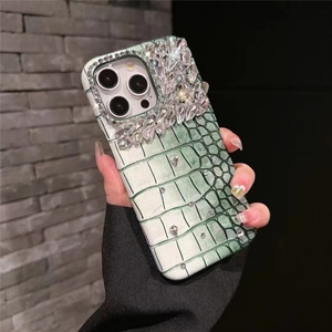 Funda de Piel Sintética de Lujo con Diamantes y Diseño de Cocodrilo para iPhone 16 15 14 13 12 Pro MAX - Product Image 3