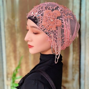 Chapeau voile musulman luxueux fait main en mousseline avec dentelle florale et pompon perlé lourd - Product Image 3