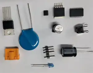 Microcontrôleurs 8 bits à circuit intégré, nouveaux et originaux-micropuce MCU PIC16F883-I