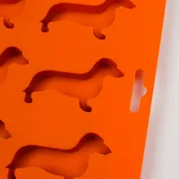 Vente en gros de moule à gâteau en forme de chien en silicone de qualité alimentaire approuvé passe au lave-vaisselle populaire bac à glaçons en silicone bac à glaçons
