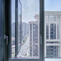Ventana Abatible Moderna de Aluminio con Aislamiento Acústico, Acabado con Aspecto de Madera, Doble Acristalamiento, Certificación CE e ISO, OEM Disponible