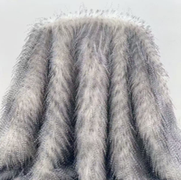 Weiches und dickes, pelzähnliches Material mit langen Haaren, geeignet für Wintermäntel, Taschen, Schuhe und Spielzeug.