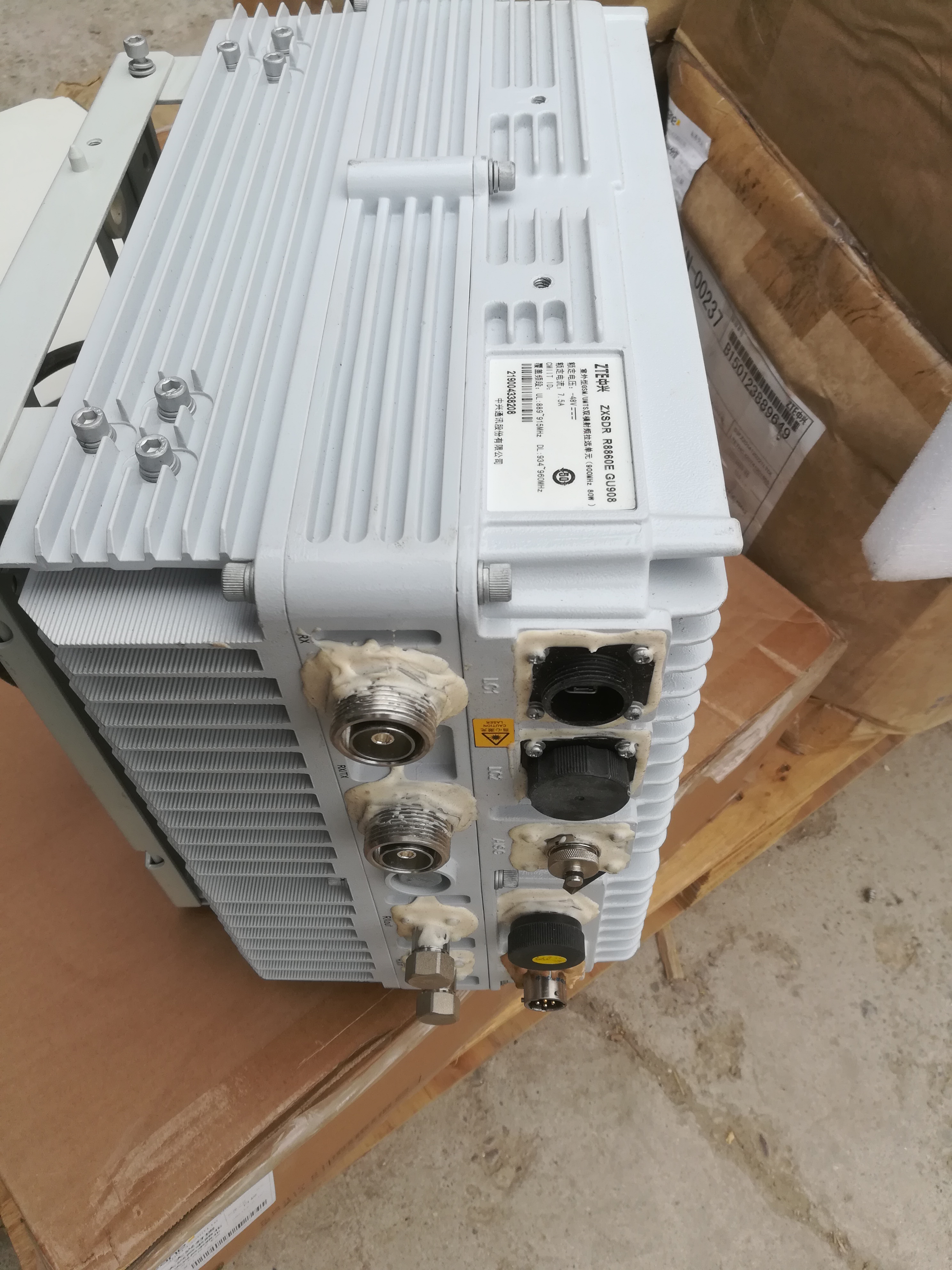 ZTE ZXSDR RRU R8860E GU908 900M GU 8860E - Wireless Solutions