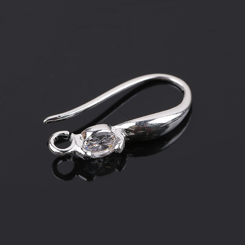 Ganchos para orejas en forma de C con diamantes de imitación plateados