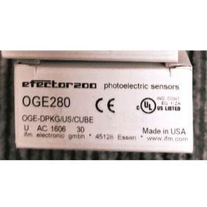 Un capteur de proximité IFM New OGE280 en boîte - Product Image 1