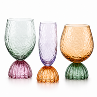 Ensemble de gobelets en verre coloré de luxe, base sculpturale côtelée, fabrication artisanale moderne, réutilisable, écologique, 0,5 L, vaisselle pour cocktails