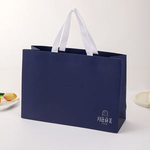 ถุงกระดาษสีเขียวรักษ์โลก คุณภาพดี ทนทาน พิมพ์โลโก้<span class=keywords><strong>ป</strong></span>ั๊มทอง พร้อมริบบิ้นพิมพ์ลายตามสั่ง สำหรับบรรจุภัณฑ์งานฝีมือเครื่องประดับ - Product Image 5