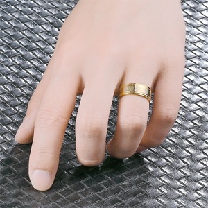 Groothandel in waterdichte en modieuze roestvrijstalen ringen, klassieke en gepersonaliseerde trendy ringen voor zowel mannen als vrouwen - Product Image 3