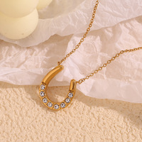 G3241 Vente en gros Colliers pendentifs fer à cheval en zircon en acier inoxydable plaqué or PVD 18K pour femmes Bijoux Collier fer à cheval