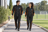 Ensemble veste et pantalon d'entraînement de football personnalisés, coordonnez les couleurs du club et les graphiques des panneaux avec les noms pour votre liste de joueurs